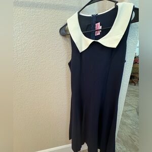 Pinup Couture Dress. Navy with white collar. Size Large, no belt